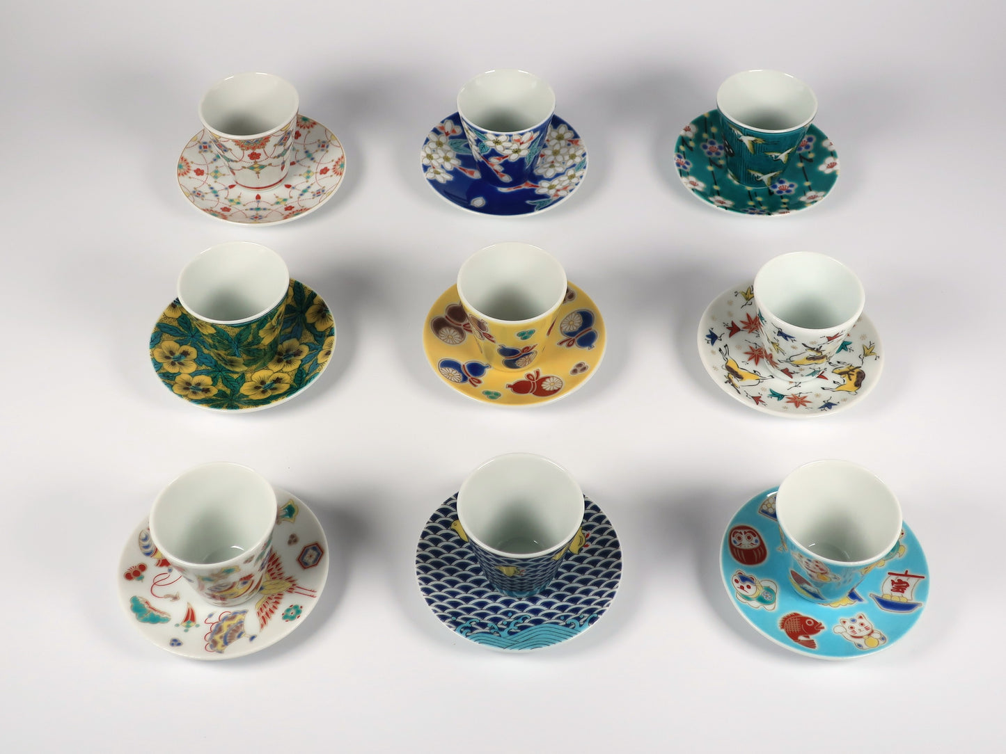 Kutani ware sake cup Yoshidaya Aoi style (Auspicious sake cup collection)