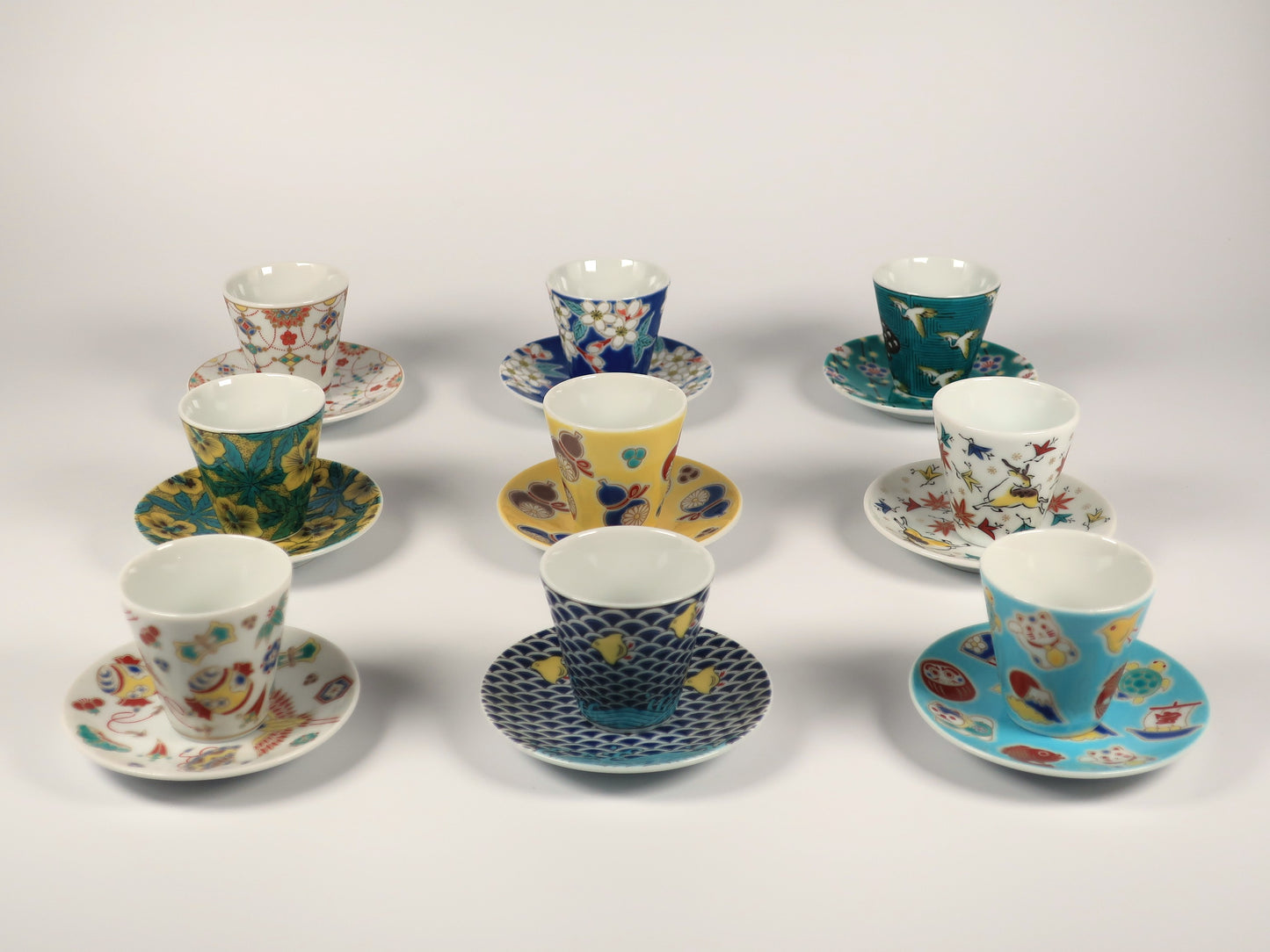 Kutani ware sake cup Yoshidaya Aoi style (Auspicious sake cup collection)