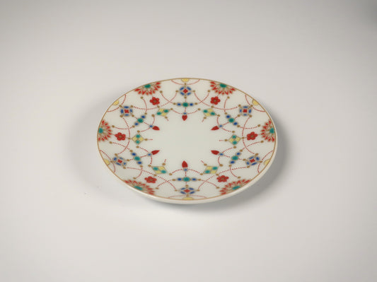 Kutani ware small plate with Yoraku design (Auspicious small plate collection)