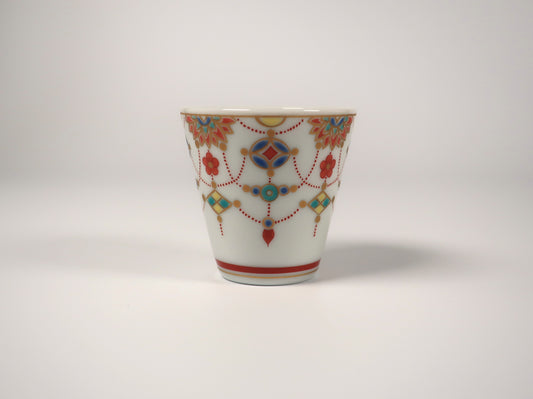 Kutani ware sake cup with Yoraku design (Auspicious sake cup collection)