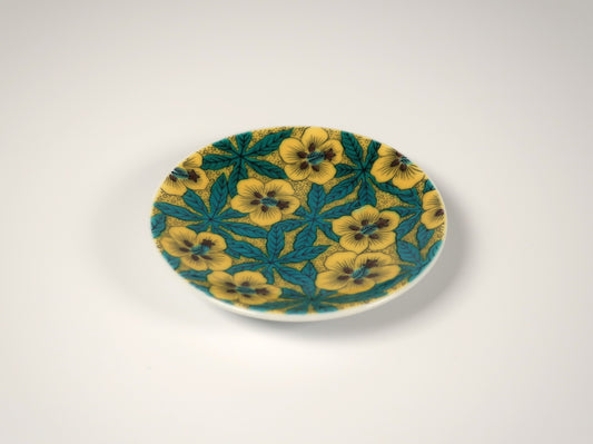 Kutani ware small plate Yoshidaya Aoi (Auspicious small plate collection)
