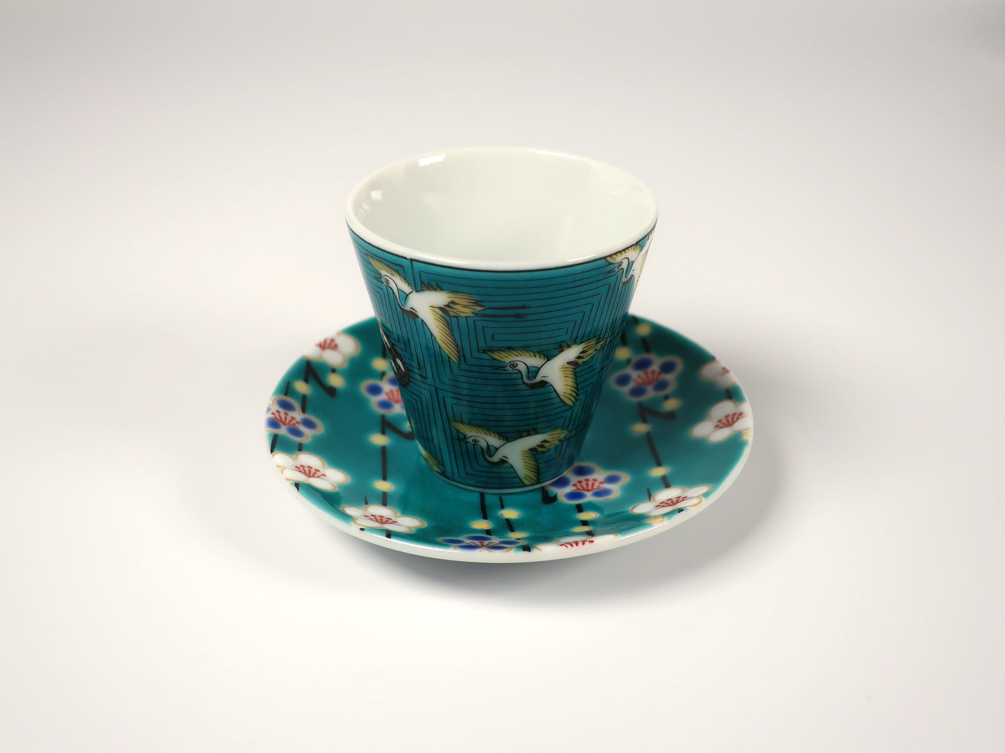 Kutani ware sake cup with Crane design (Auspicious sake cup collection)