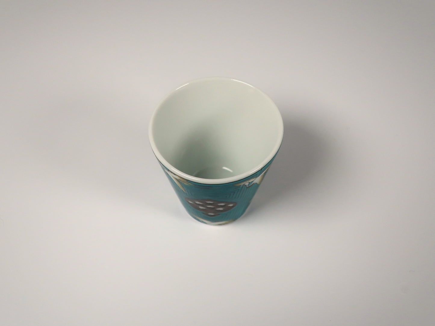 Kutani ware sake cup with Crane design (Auspicious sake cup collection)