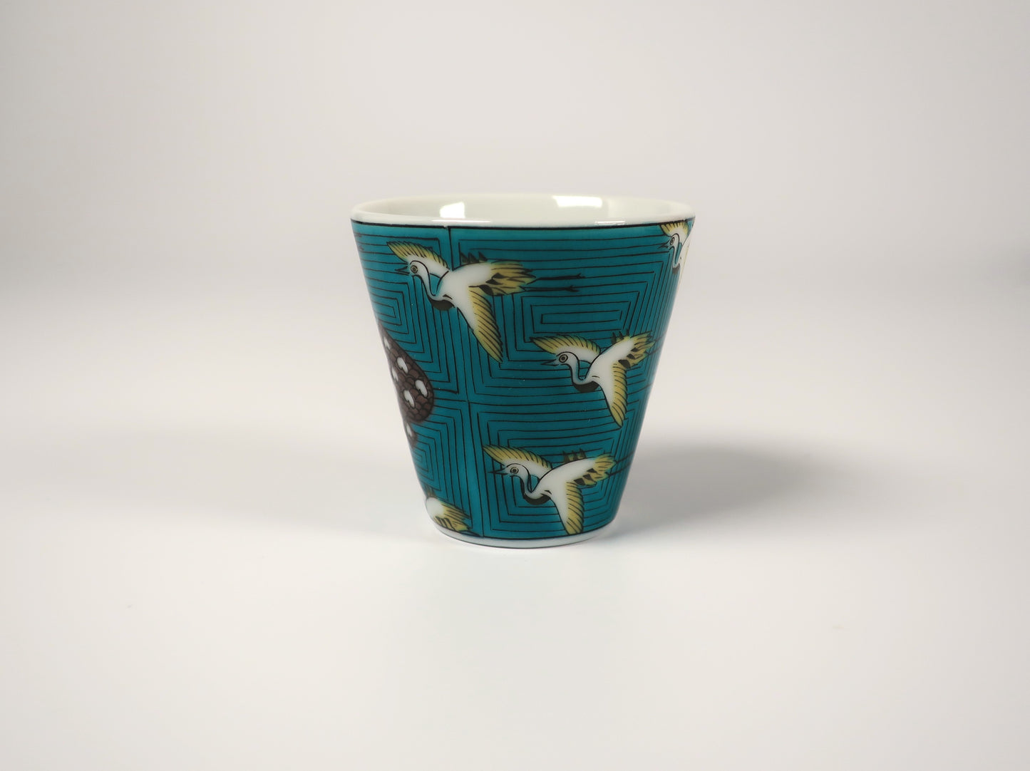 Kutani ware sake cup with Crane design (Auspicious sake cup collection)