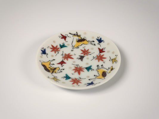 Kutani ware small plate with deer and maple leaves (Auspicious small plate collection)