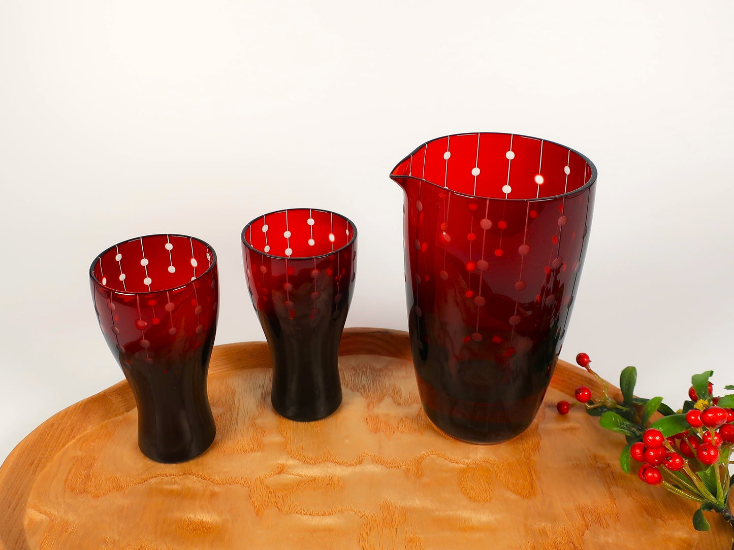 Edo Kiriko Sake Pourer with Connected Small Balls "Tsunagaru Kodama"