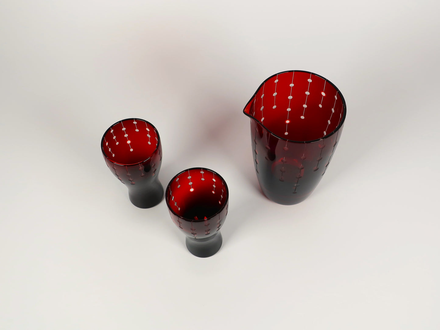 Edo Kiriko Sake Pourer with Connected Small Balls "Tsunagaru Kodama"