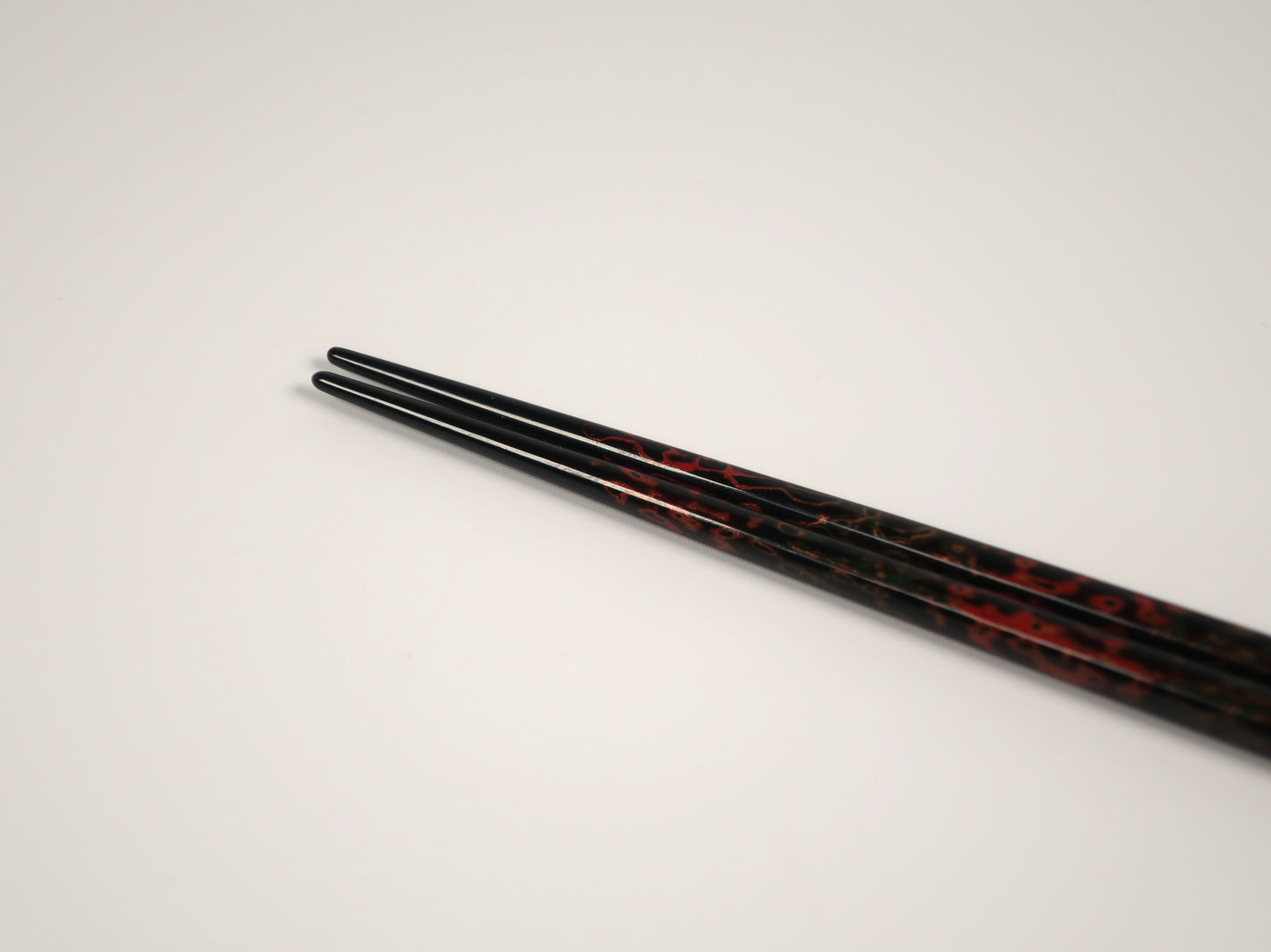 Tsugaru-nuri, pair of chopsticks, Kara-nuri, Ro (Black color) / Akane (Madder red color)