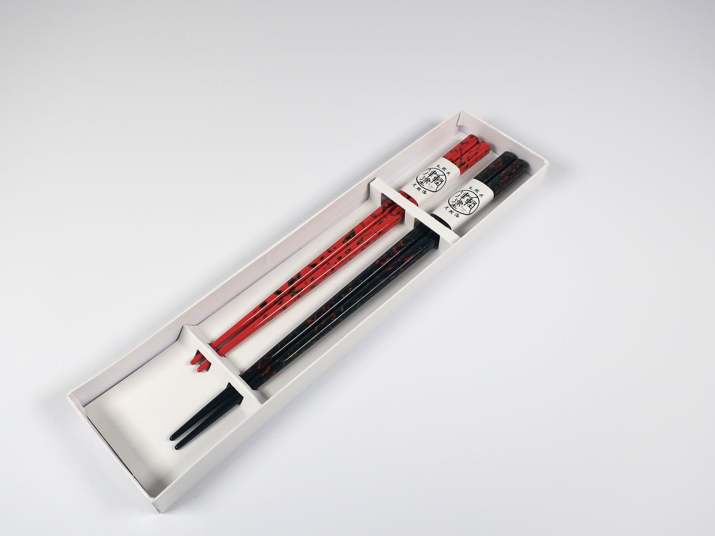 Tsugaru-nuri, pair of chopsticks, Kara-nuri, Ai (Deep indigo color) / Momo (Soft pink color)