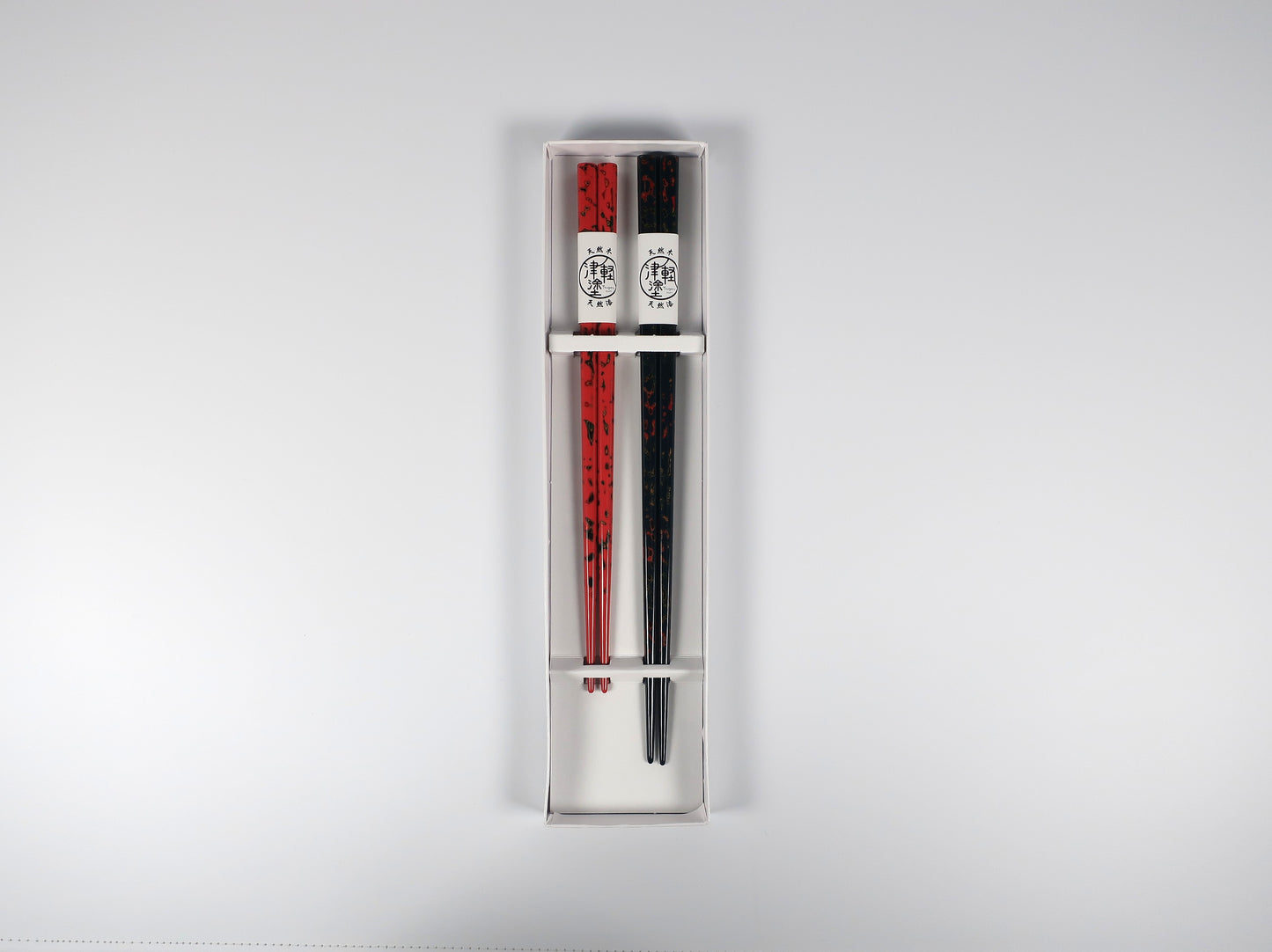 Tsugaru-nuri, pair of chopsticks, Kara-nuri, Ai (Deep indigo color) / Momo (Soft pink color)