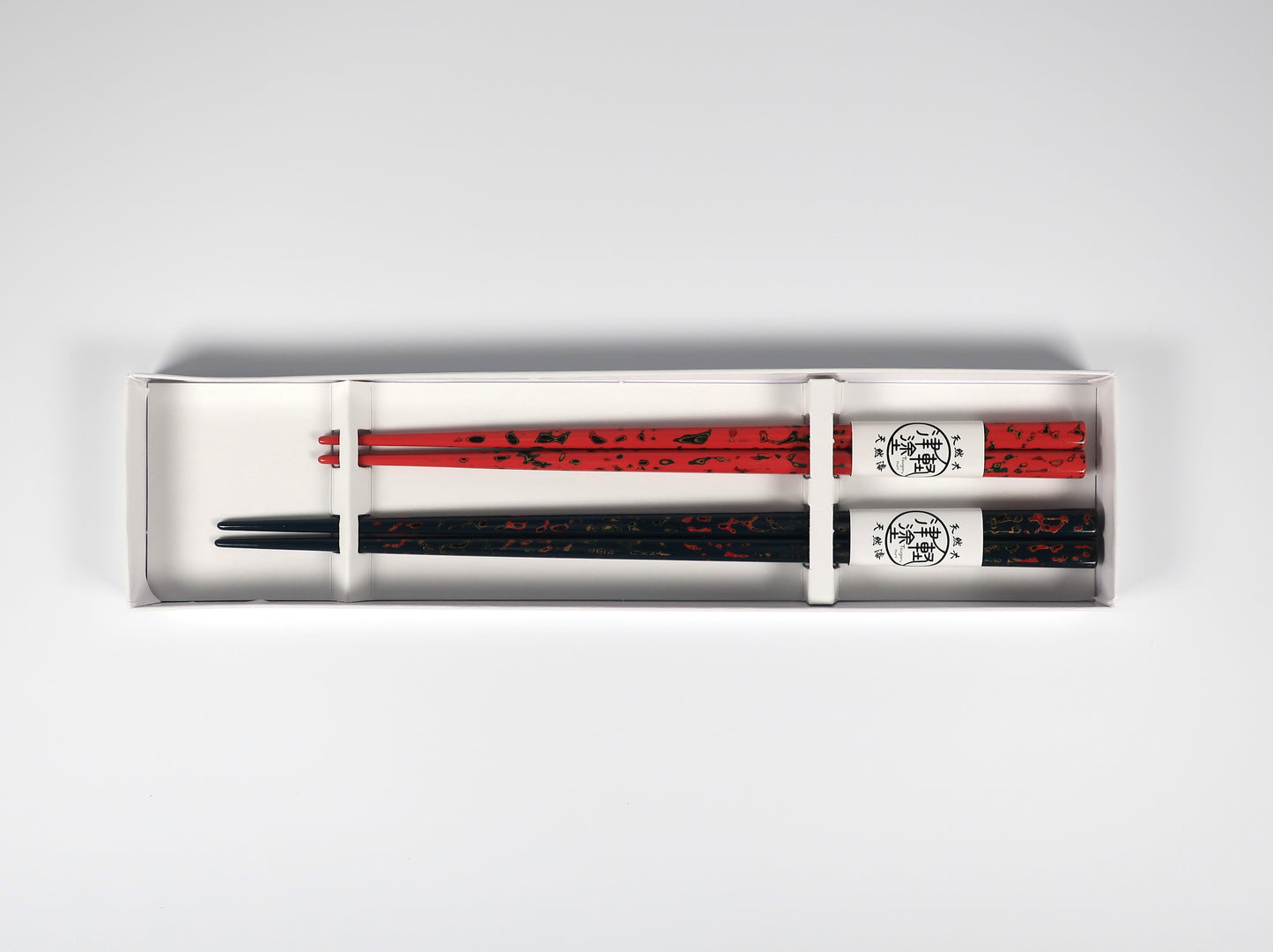 Tsugaru-nuri, pair of chopsticks, Kara-nuri, Ai (Deep indigo color) / Momo (Soft pink color)