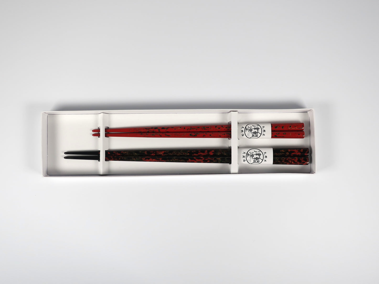 Tsugaru-nuri, pair of chopsticks, Kara-nuri, Ro (Black color) / Akane (Madder red color)