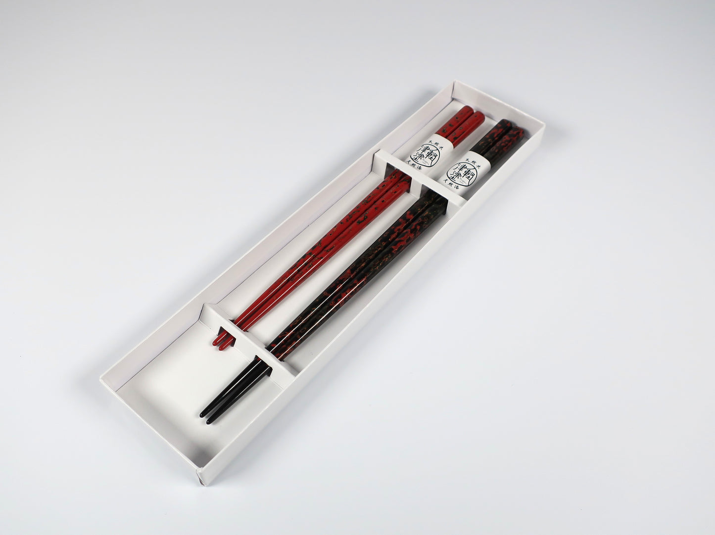 Tsugaru-nuri, pair of chopsticks, Kara-nuri, Ro (Black color) / Akane (Madder red color)