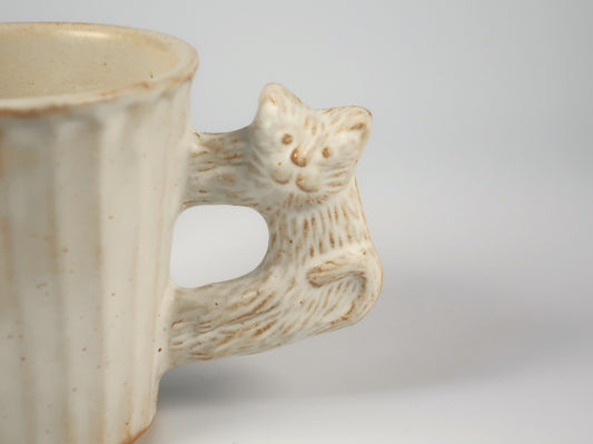 Mashiko ware cat handle straight mug - Off-white
