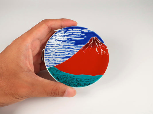Kutani ware small plate with red Fuji design (Auspicious small plate collection)