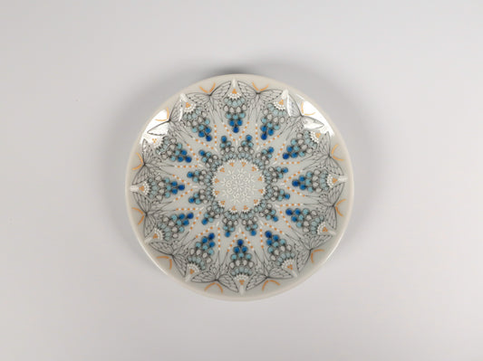 KUTANI ART SMALL PLATE "CHŌ HANA KASUMI"