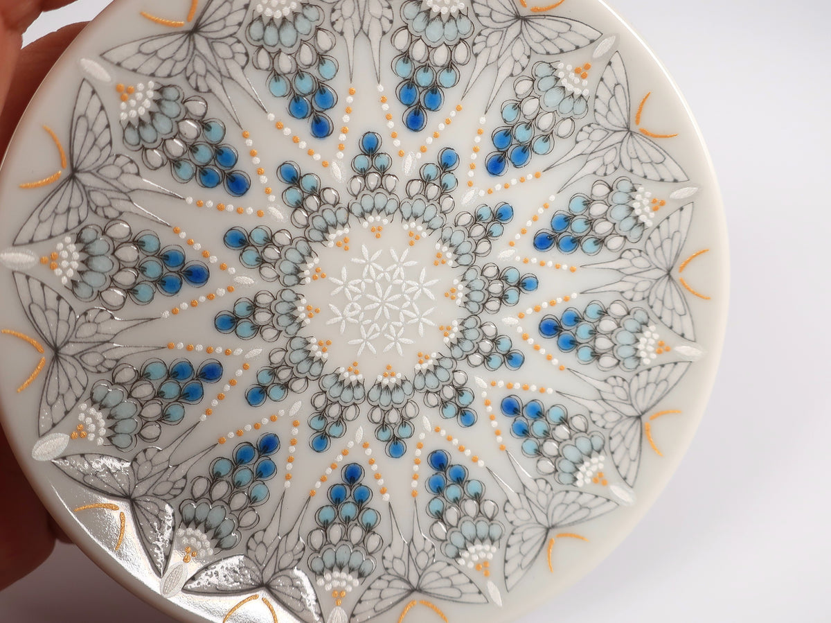 KUTANI ART SMALL PLATE "CHŌ HANA KASUMI"