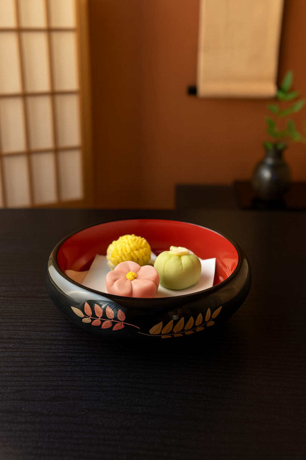 [Antique] Aizu Lacquerware Sweet Dish, Black Inner Vermilion Finish